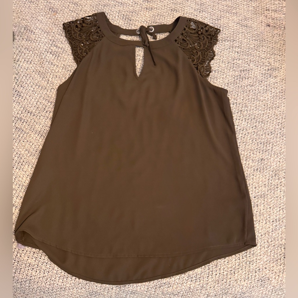 Elegant Olive Green Express Lace Sleeveless Women's Tank